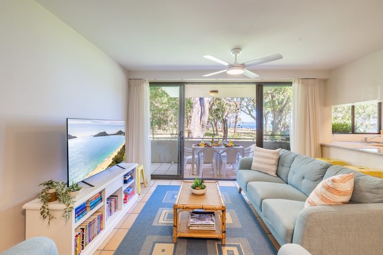 Mistral Court 2, 17 Mistral Close – little beach water views & WIFI