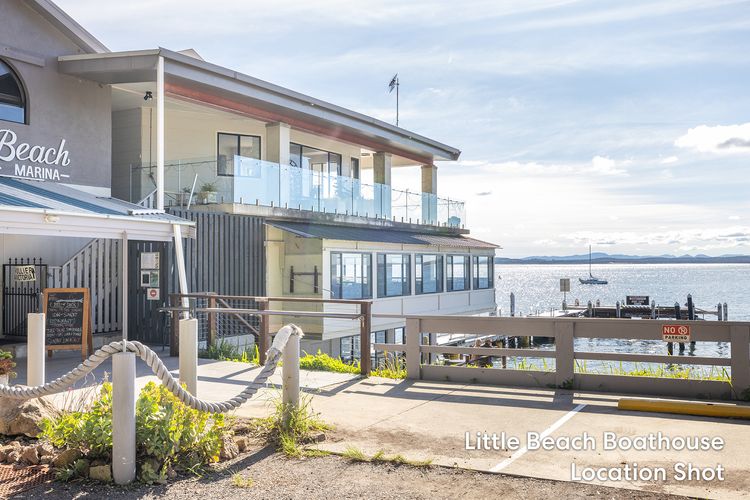 Mistral Court 2, 17 Mistral Close – little beach water views & WIFI