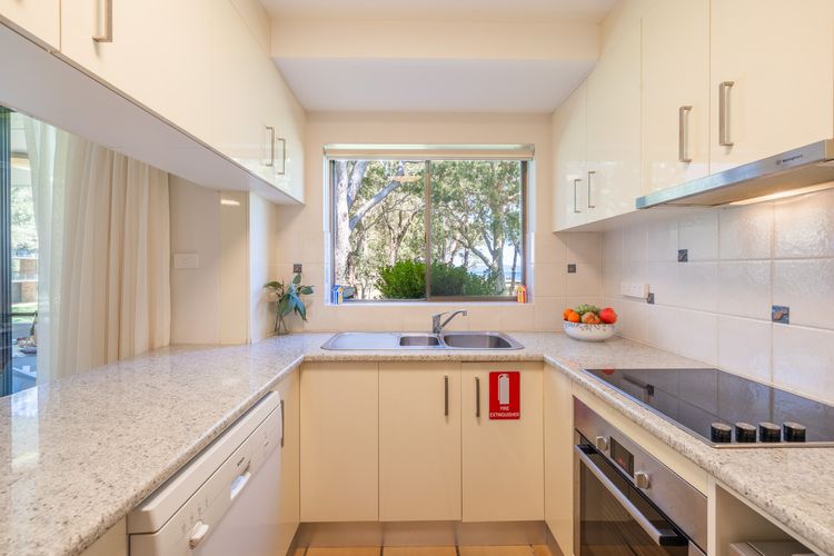 Mistral Court 2, 17 Mistral Close – little beach water views & WIFI