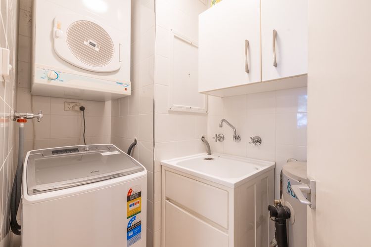 Mistral Court 2, 17 Mistral Close – little beach water views & WIFI