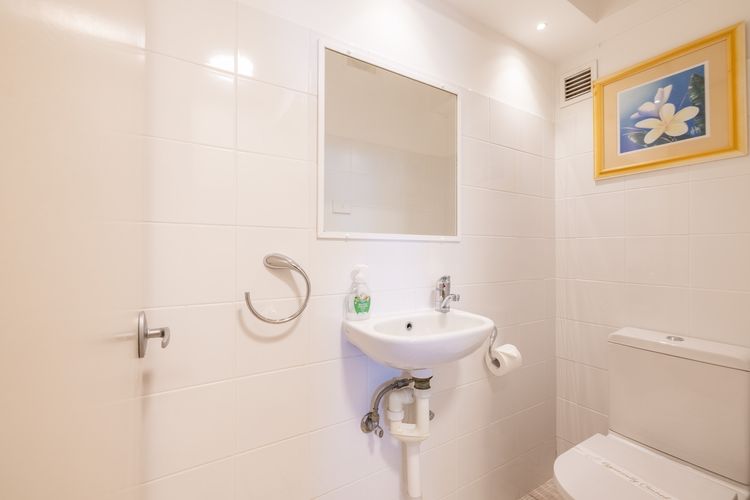 Mistral Court 2, 17 Mistral Close – little beach water views & WIFI