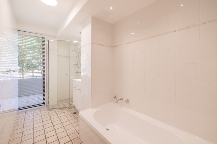 Mistral Court 2, 17 Mistral Close – little beach water views & WIFI