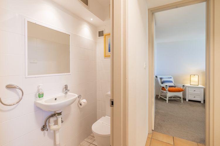 Mistral Court 2, 17 Mistral Close – little beach water views & WIFI