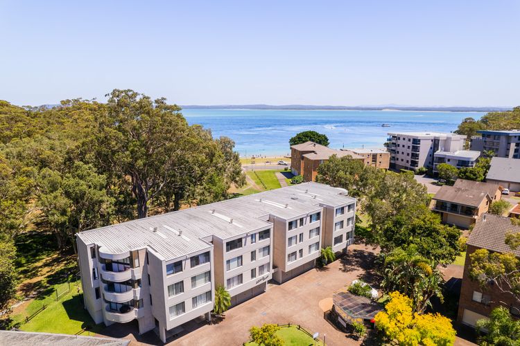 Mistral Court 2, 17 Mistral Close – little beach water views & WIFI