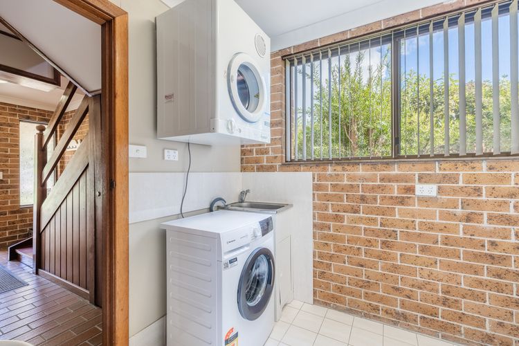 Plattens, 2/15 Kurrawa Close – great duplex so close to the water