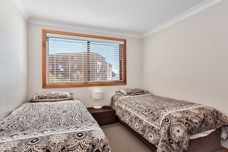 Plattens, 2/15 Kurrawa Close – great duplex so close to the water