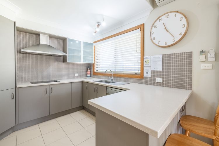 Plattens, 2/15 Kurrawa Close – great duplex so close to the water