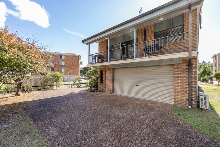 Plattens, 2/15 Kurrawa Close – great duplex so close to the water