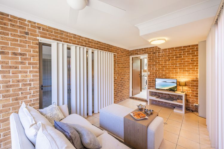Plattens, 2/15 Kurrawa Close – great duplex so close to the water