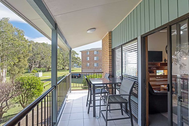 Plattens, 2/15 Kurrawa Close – great duplex so close to the water