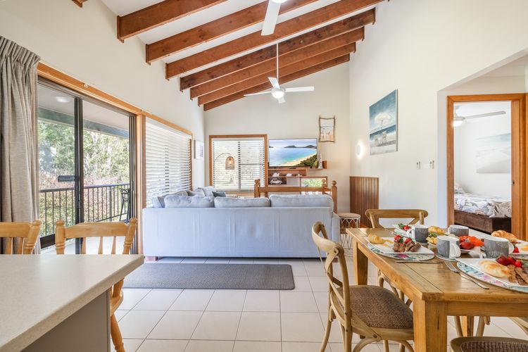 Plattens, 2/15 Kurrawa Close – great duplex so close to the water