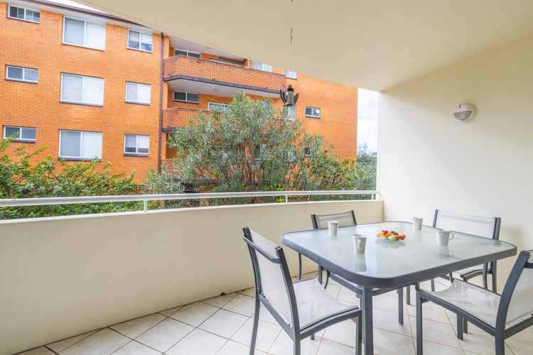 Seashells, 2/21-23 Magnus Street -Unit with Air con, complex lift and pool, close to town