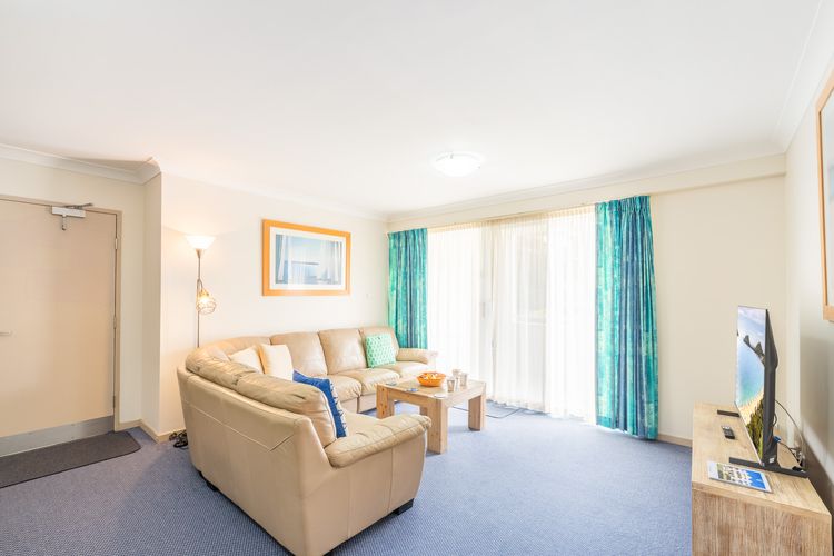 Seashells, 2/21-23 Magnus Street -Unit with Air con, complex lift and pool, close to town