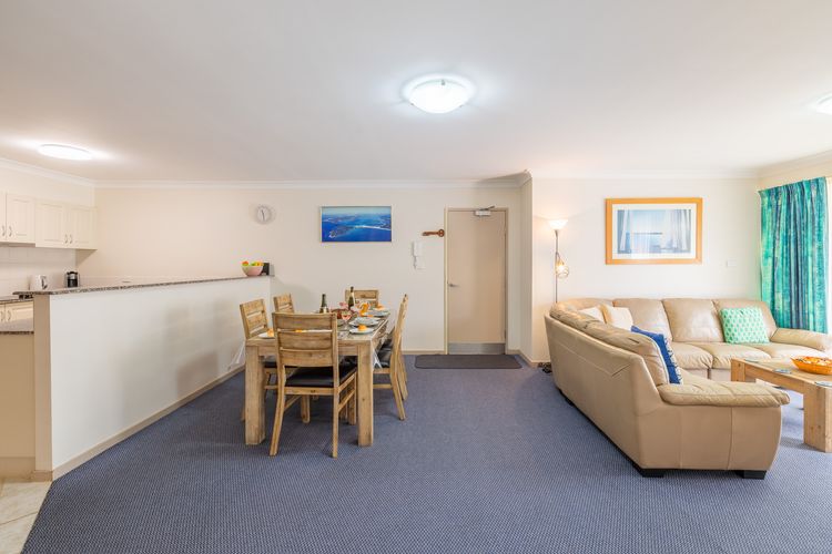 Seashells, 2/21-23 Magnus Street -Unit with Air con, complex lift and pool, close to town