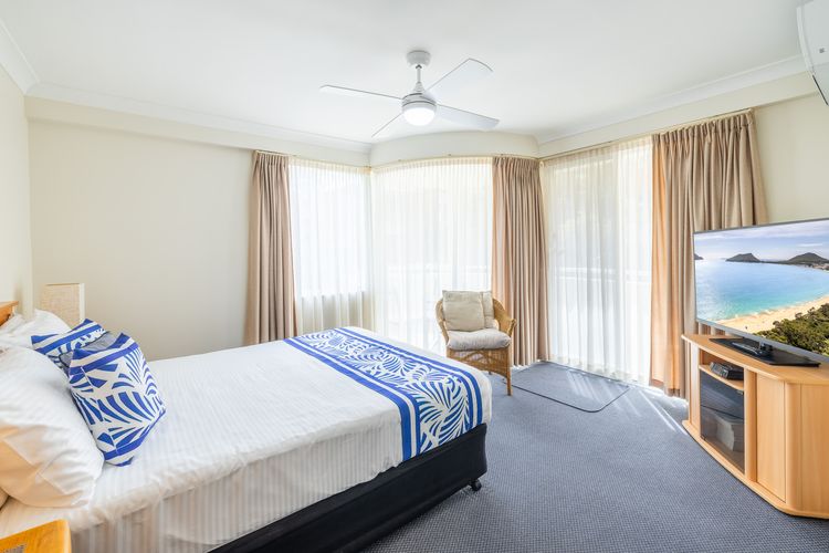 Seashells, 2/21-23 Magnus Street -Unit with Air con, complex lift and pool, close to town