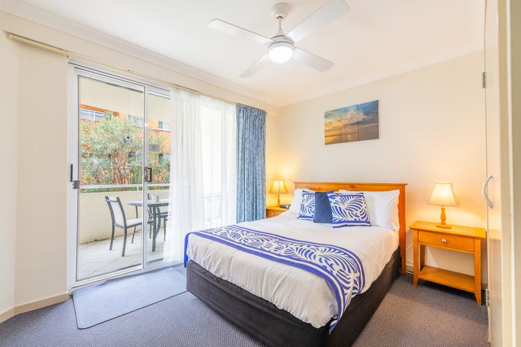Seashells, 2/21-23 Magnus Street -Unit with Air con, complex lift and pool, close to town