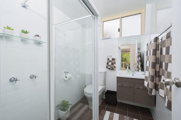 Shoal Court, 2/7 Lillian Street – fabulous location with water views