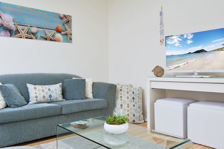 Shoal Court, 2/7 Lillian Street – fabulous location with water views