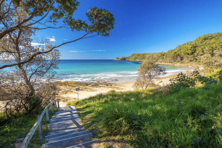 Location shot Narrawallee Beach