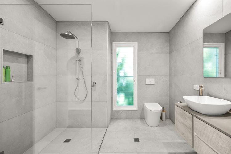 Bathroom upstairs 