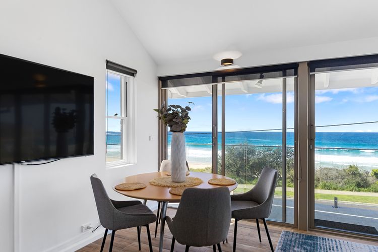 Surfers Reef Escape Mollymook
