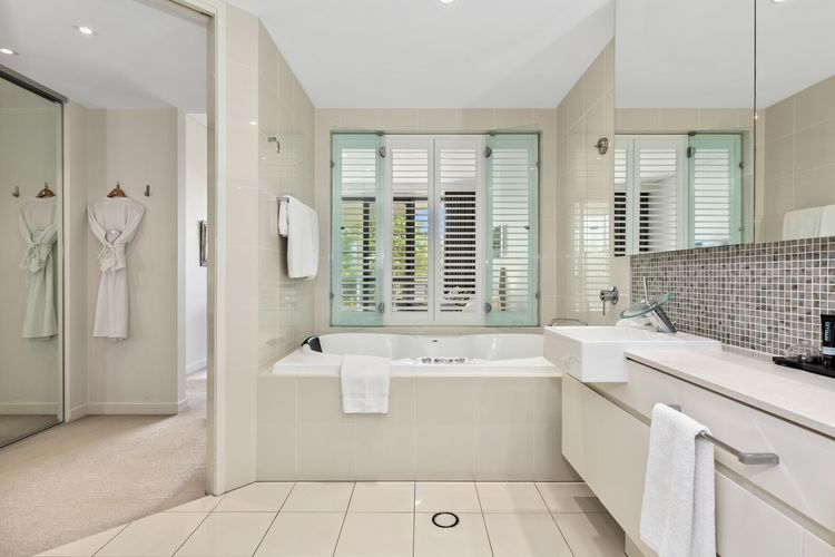 Luxury Apartment 1122 at Bells Boulevard