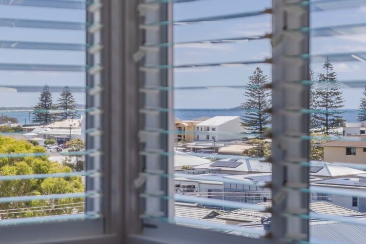 High Tide 4BR 3 level house w/ Ocean views & Pool