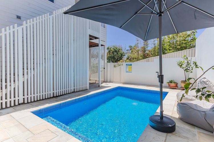 High Tide 4BR 3 level house w/ Ocean views & Pool