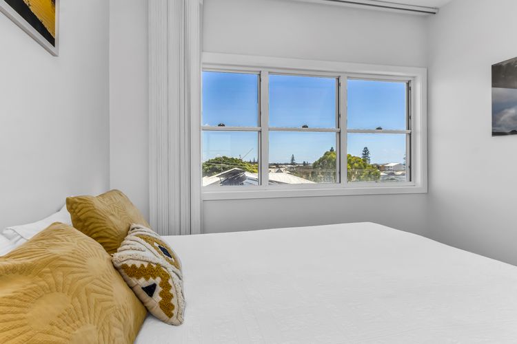 High Tide 4BR 3 level house w/ Ocean views & Pool