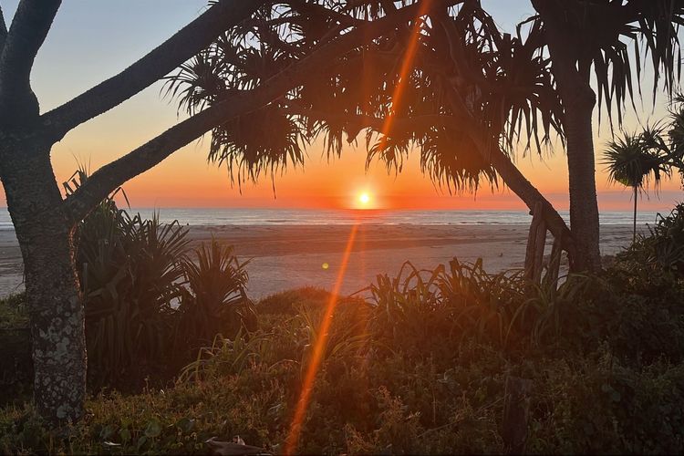 High Tide 4BR 3 level house w/ Ocean views & Pool