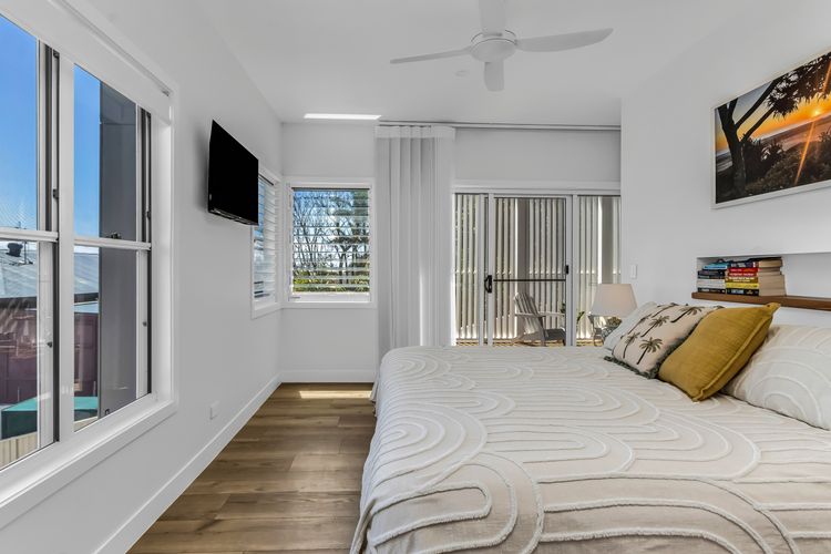 High Tide 4BR 3 level house w/ Ocean views & Pool