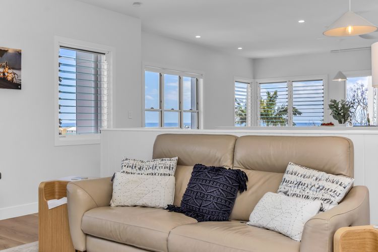 High Tide 4BR 3 level house w/ Ocean views & Pool