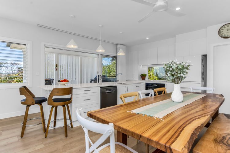 High Tide 4BR 3 level house w/ Ocean views & Pool