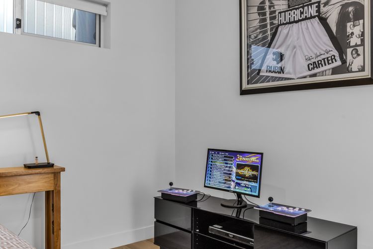 High Tide 4BR 3 level house w/ Ocean views & Pool