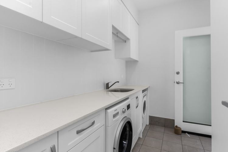 High Tide 4BR 3 level house w/ Ocean views & Pool