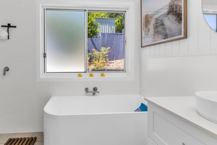 High Tide 4BR 3 level house w/ Ocean views & Pool