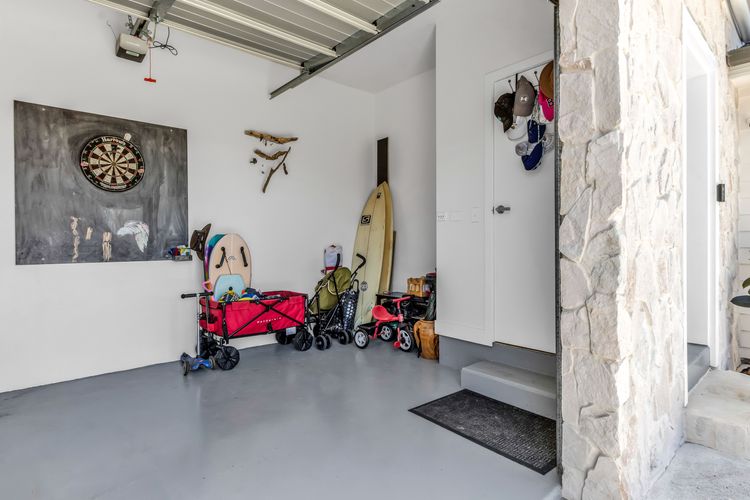 High Tide 4BR 3 level house w/ Ocean views & Pool