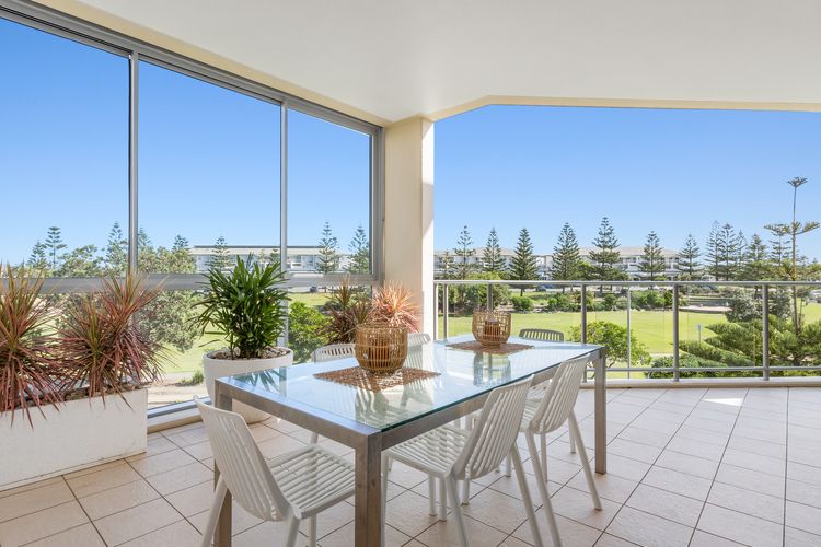 Luxury Apartment 1206 at Bells Boulevard