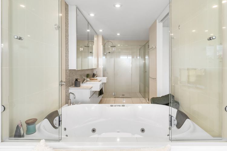 Luxury Apartment 1206 at Bells Boulevard