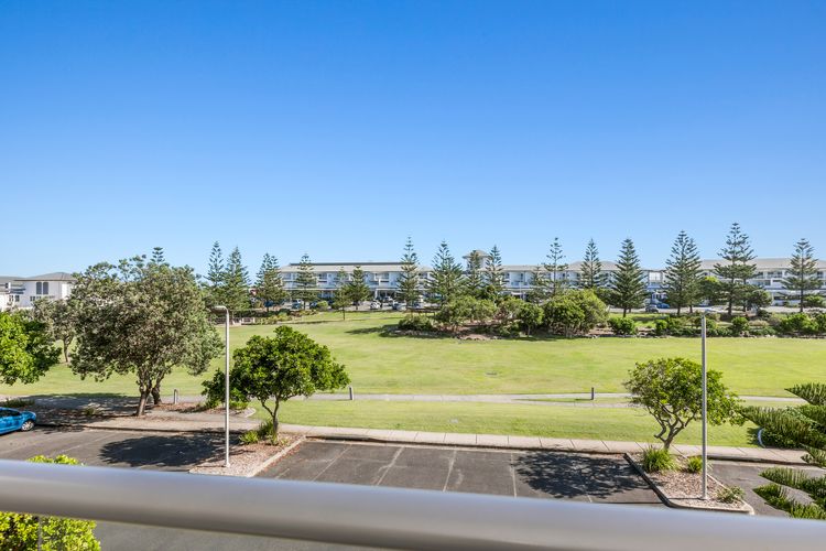 Luxury Apartment 1206 at Bells Boulevard