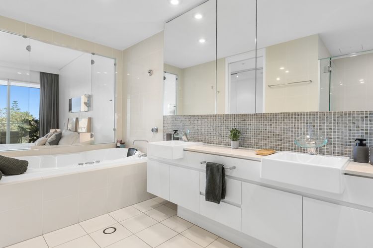 Luxury Apartment 1206 at Bells Boulevard