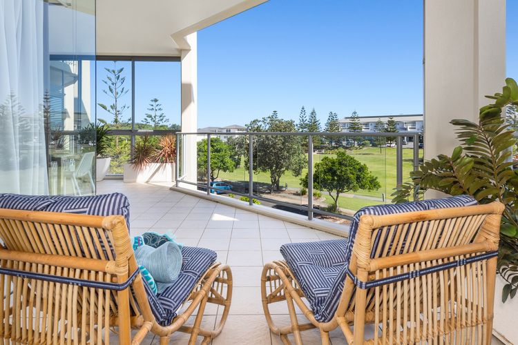 Luxury Apartment 1206 at Bells Boulevard