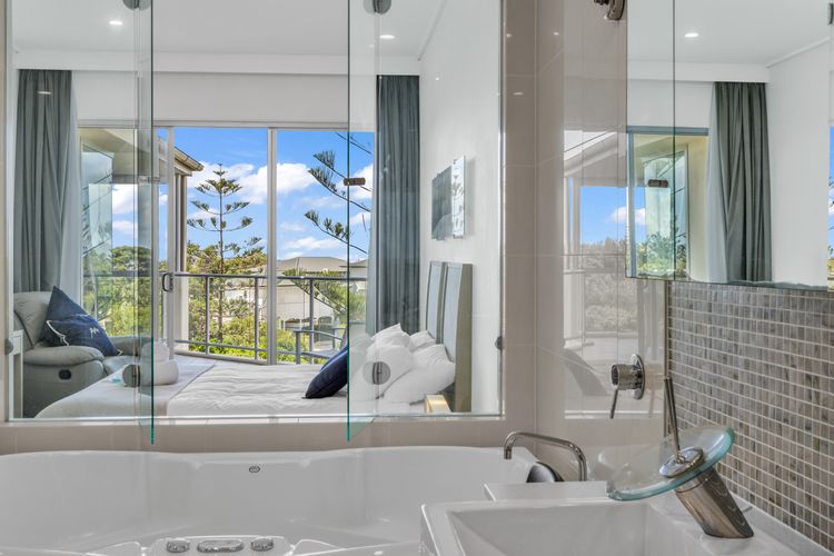 Luxury Apartment 1310 at Bells Boulevard