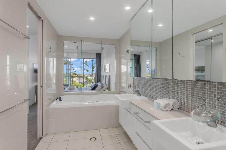 Luxury Apartment 1310 at Bells Boulevard