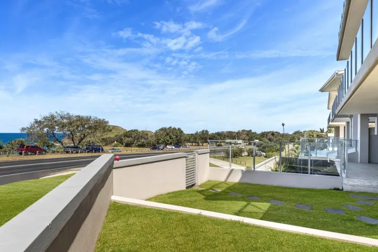 Beachfront Apartment 1 Cabarita Beach