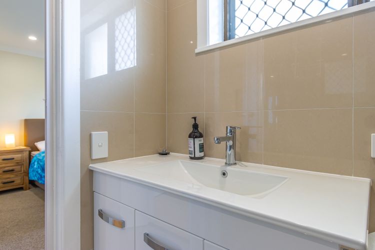 Shoreline Holiday Apartment