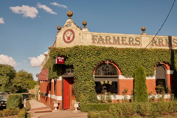 Local area imagery, The Farmers Arms Hotel – courtesy of Visit Victoria