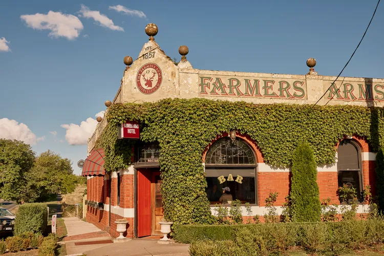 Local area imagery, The Farmers Arms Hotel – courtesy of Visit Victoria