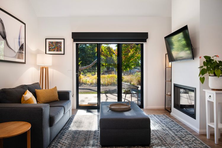 Cosy Edge Studio