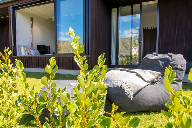 Hayes Cottage | Charlie